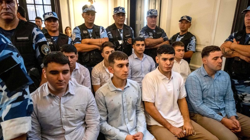 Perpetua como coautores para cinco acusados por el crimen de Báez Sosa y 15 años para los otros tres